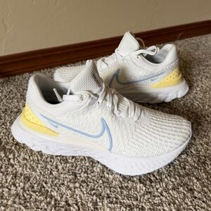 Nike White and Yellow Running Shoes